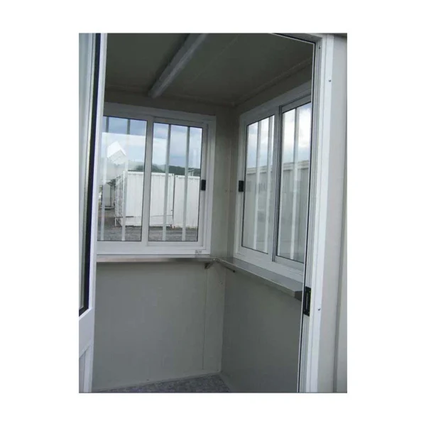 bungalow neuf, poste de garde à 1,50 mètre