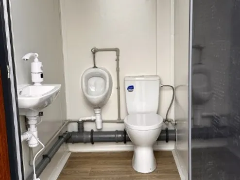 conteneur sanitaire de type pavillon avec triple cabine