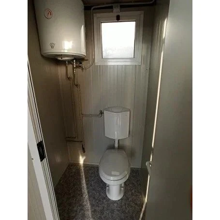 unité sanitaire sdu avec toilettes, douche, lavabo et urinoir unité sanitaire sdu avec toilettes, douche, lavabo et urinoir