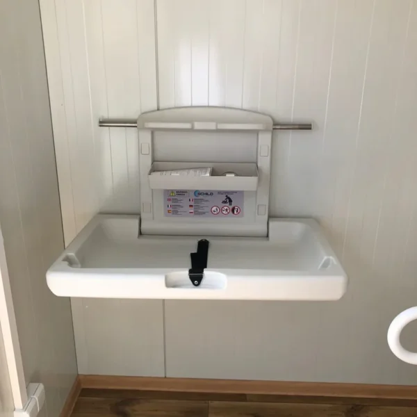 conteneur en panneaux sandwich avec toilettes, 6,00×3,00