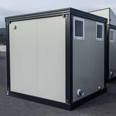 unité sanitaire sdu avec toilettes, douche, lavabo et urinoir unité sanitaire sdu avec toilettes, douche, lavabo et urinoir