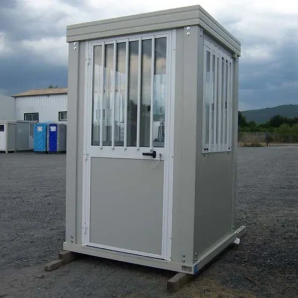 bungalow neuf, poste de garde à 1,50 mètre